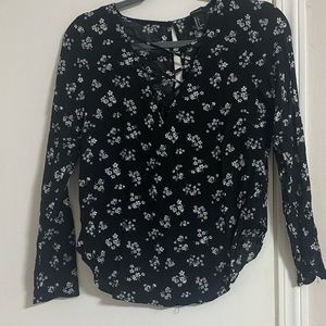 Black With White Floral Longe Sleeve Blouse Forever 21 Size Small